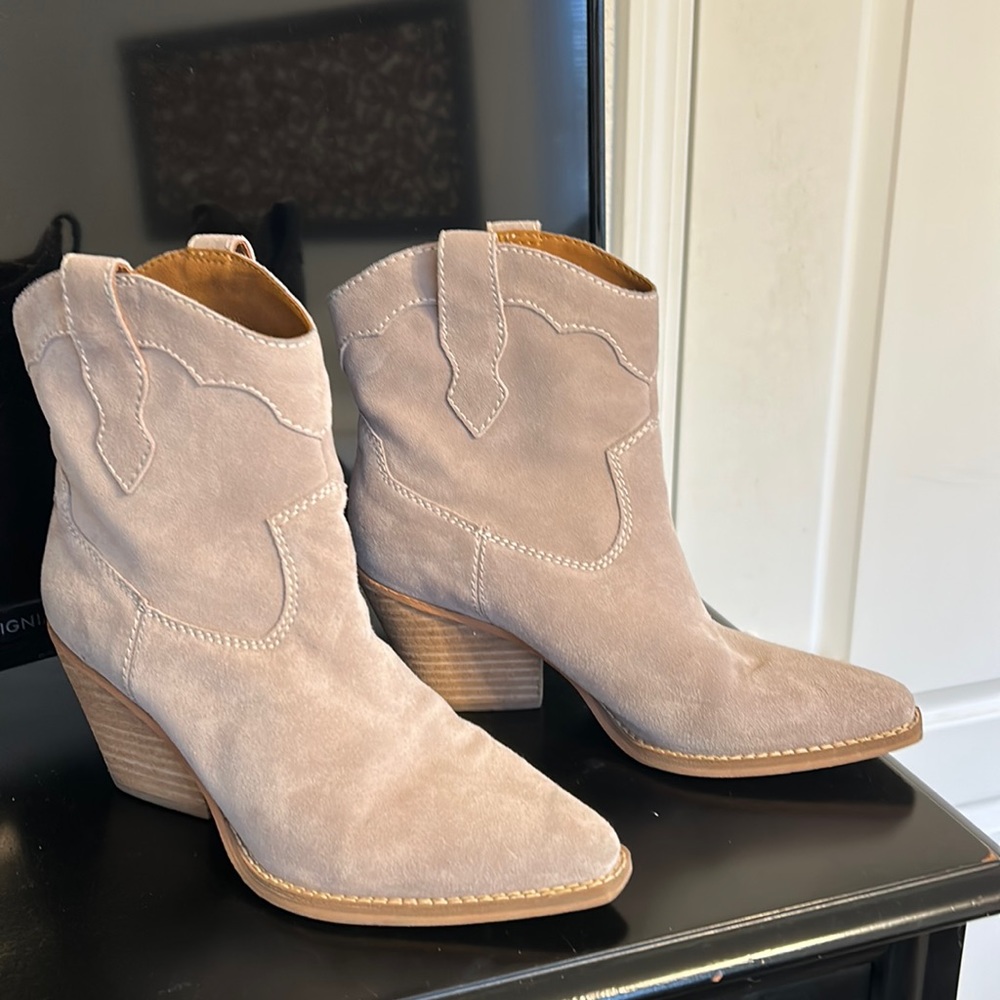 Zodiac boots